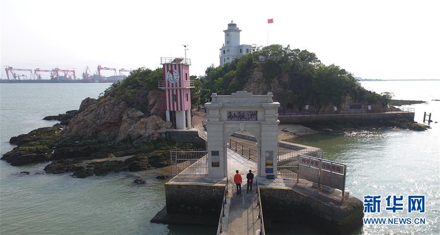 (新華全媒頭條·圖文互動(dòng))(1)守望——記舢舨洲“島主”黃燦明一門四代航標(biāo)工