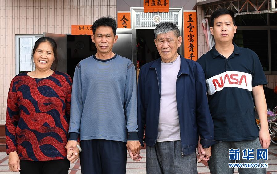 (新華全媒頭條·圖文互動(dòng))(9)守望——記舢舨洲“島主”黃燦明一門四代航標(biāo)工