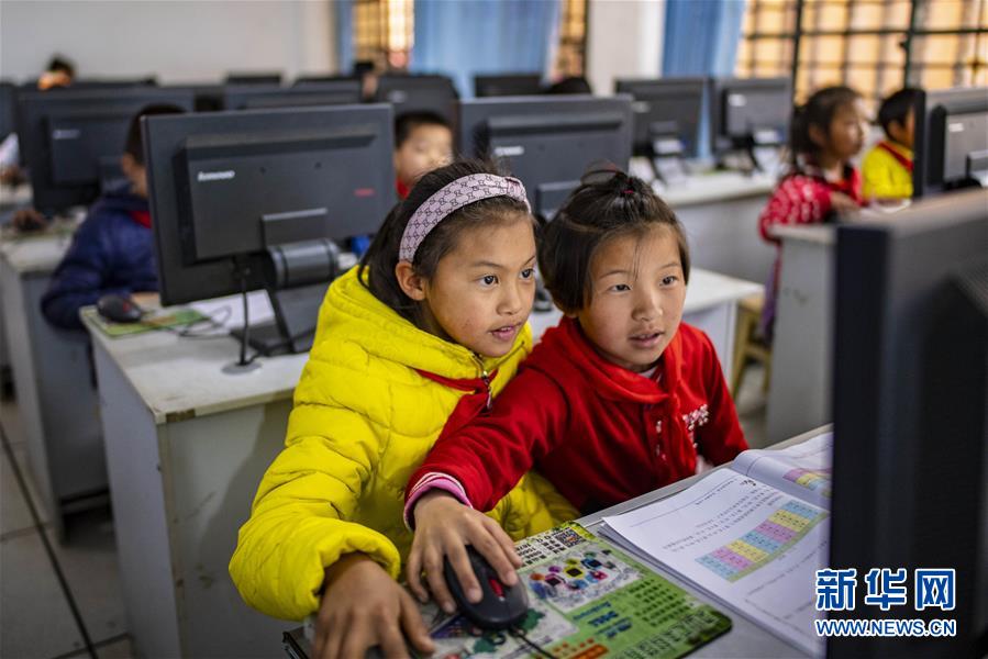 （壯麗70年&middot;奮斗新時代&middot;圖文互動）（10）獨龍江畔，這個民族&ldquo;一躍千年&rdquo;