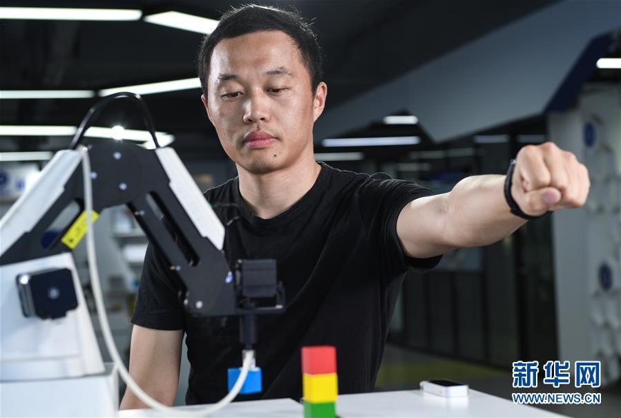 （新華全媒頭條&middot;圖文互動(dòng)）（13）青春萬歲 強(qiáng)國有我