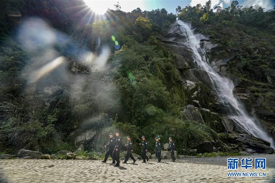 （愛國情 奮斗者&middot;圖文互動(dòng)）（3）警民情深&mdash;&mdash;記云南貢山縣獨(dú)龍江鄉(xiāng)邊境派出所