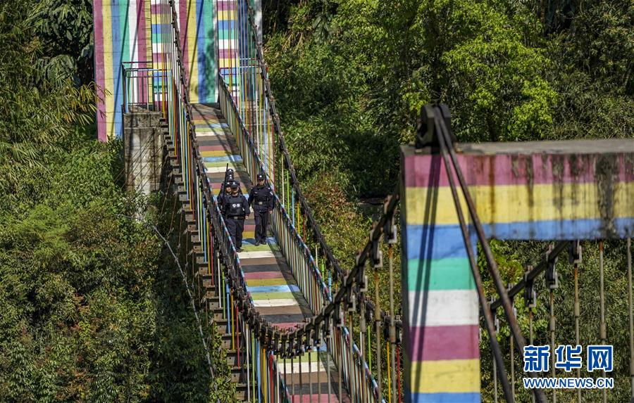 （愛國情 奮斗者&middot;圖文互動(dòng)）（2）警民情深&mdash;&mdash;記云南貢山縣獨(dú)龍江鄉(xiāng)邊境派出所