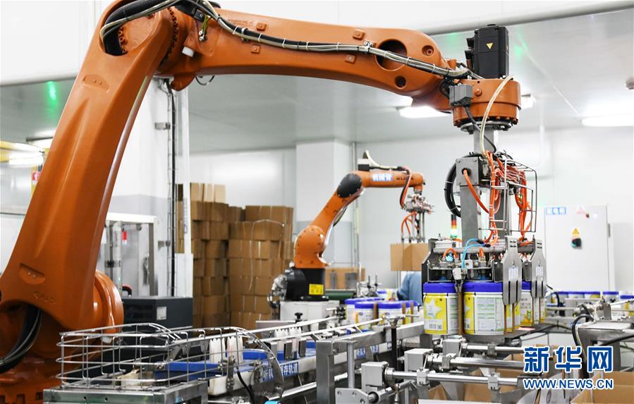 （在習(xí)近平新時(shí)代中國(guó)特色社會(huì)主義思想指引下&mdash;&mdash;新時(shí)代新作為新篇章&middot;圖文互動(dòng)）（4）&ldquo;無(wú)人作業(yè)&rdquo;來(lái)臨 綠色食品&ldquo;當(dāng)家&rdquo;&mdash;&mdash;黑龍江探索現(xiàn)代農(nóng)業(yè)發(fā)展路徑