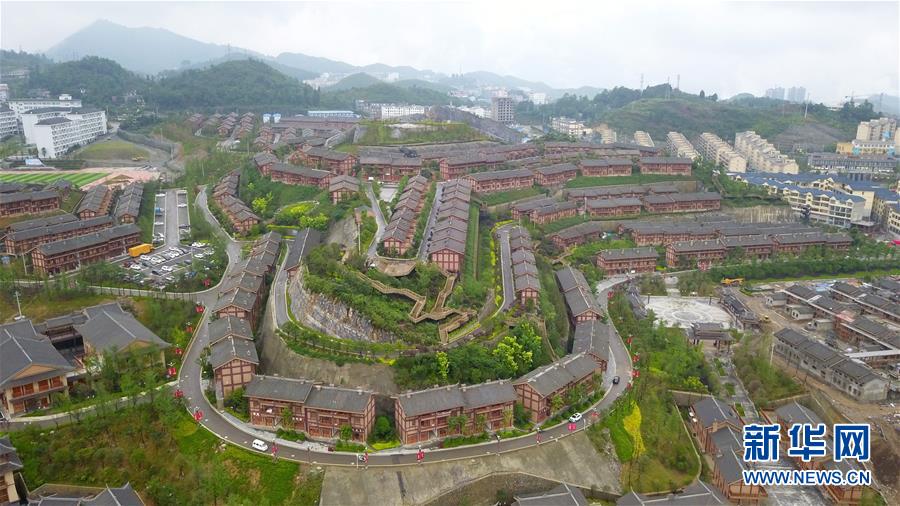 （壯麗70年&middot;奮斗新時代&middot;圖文互動）（3）奮進(jìn)的阿妹戚托&mdash;&mdash;貴州三寶彝族鄉(xiāng)整鄉(xiāng)搬遷見聞