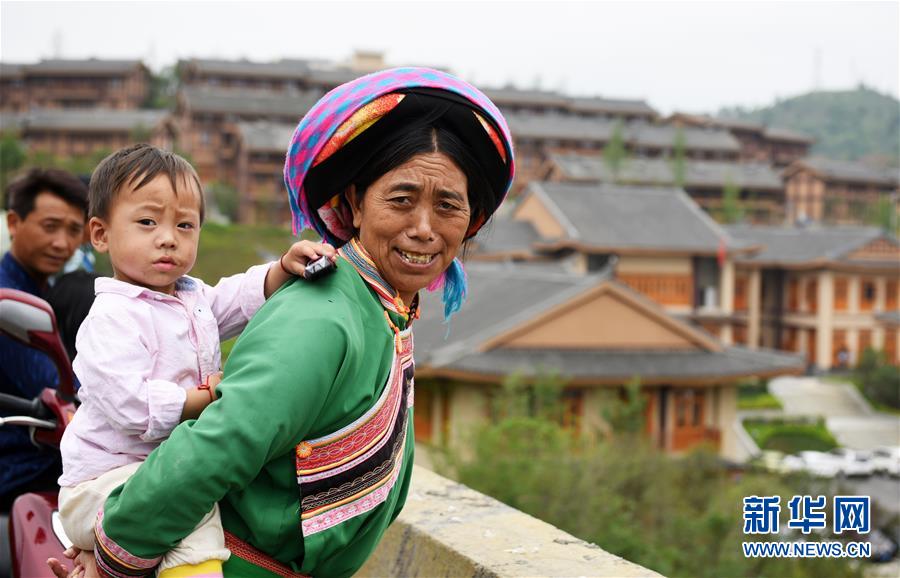 （壯麗70年&middot;奮斗新時代&middot;圖文互動）（12）奮進(jìn)的阿妹戚托&mdash;&mdash;貴州三寶彝族鄉(xiāng)整鄉(xiāng)搬遷見聞