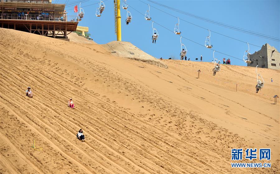 (權(quán)威訪談·聚焦中國(guó)經(jīng)濟(jì)亮點(diǎn)·圖文互動(dòng))(7)防治土地荒漠化 推動(dòng)綠色發(fā)展——專訪國(guó)家林業(yè)和草原局副局長(zhǎng)劉東生