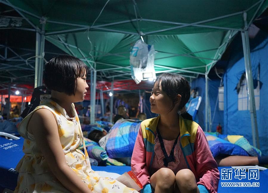 （長寧地震&middot;圖文互動）（1）夜訪雙河中學安置點