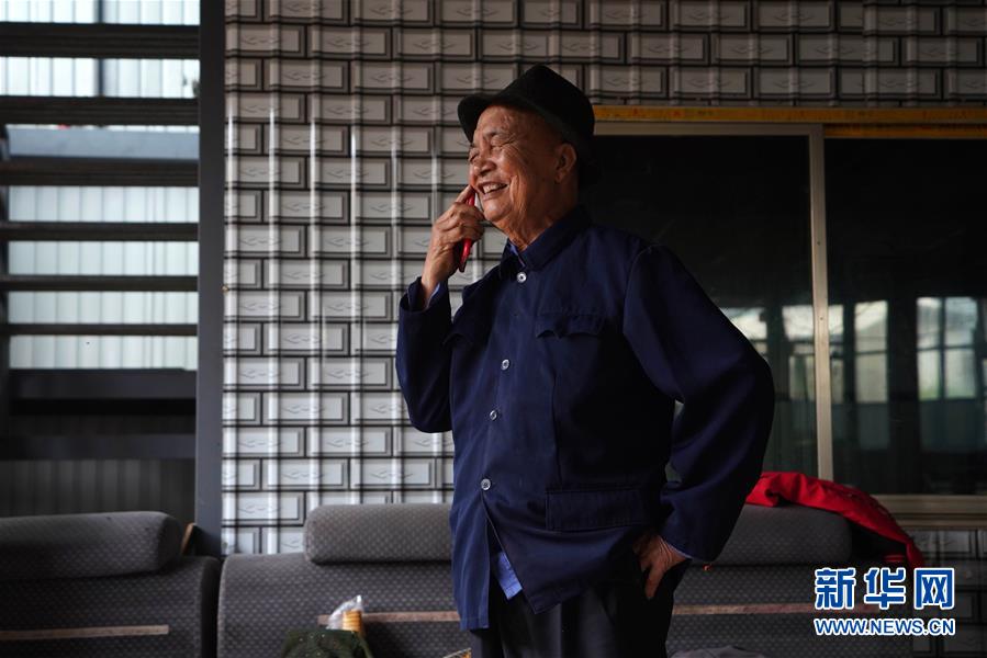 （圖文互動(dòng)）（2）布朗族老人巖章應(yīng)：我從原始社會(huì)走來&hellip;&hellip;