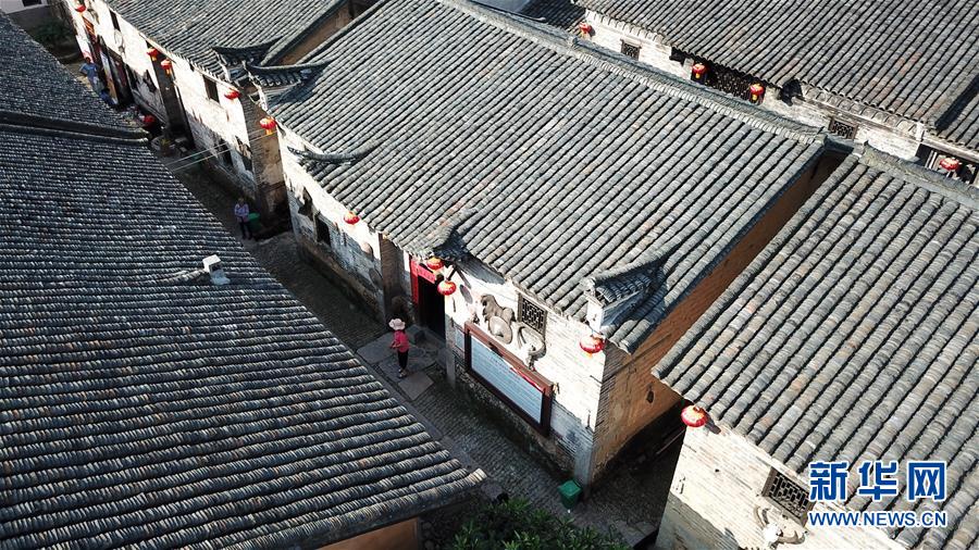 （壯麗70年&middot;奮斗新時(shí)代&mdash;&mdash;記者再走長征路&middot;圖文互動(dòng)）（8）半條被子折射軍民魚水情