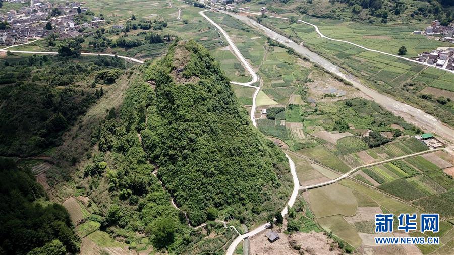 （壯麗70年&middot;奮斗新時(shí)代&mdash;&mdash;記者再走長征路&middot;圖文互動(dòng)）（1）永恒祭奠：他們，倒在了第二道封鎖線上