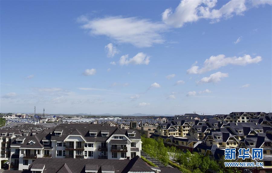 （在習(xí)近平新時(shí)代中國(guó)特色社會(huì)主義思想指引下&mdash;&mdash;新時(shí)代新作為新篇章&middot;圖文互動(dòng)）（1）在這里，遇見(jiàn)&ldquo;詩(shī)和遠(yuǎn)方&rdquo;&mdash;&mdash;長(zhǎng)白山下&ldquo;第一鎮(zhèn)&rdquo;的全域旅游實(shí)踐