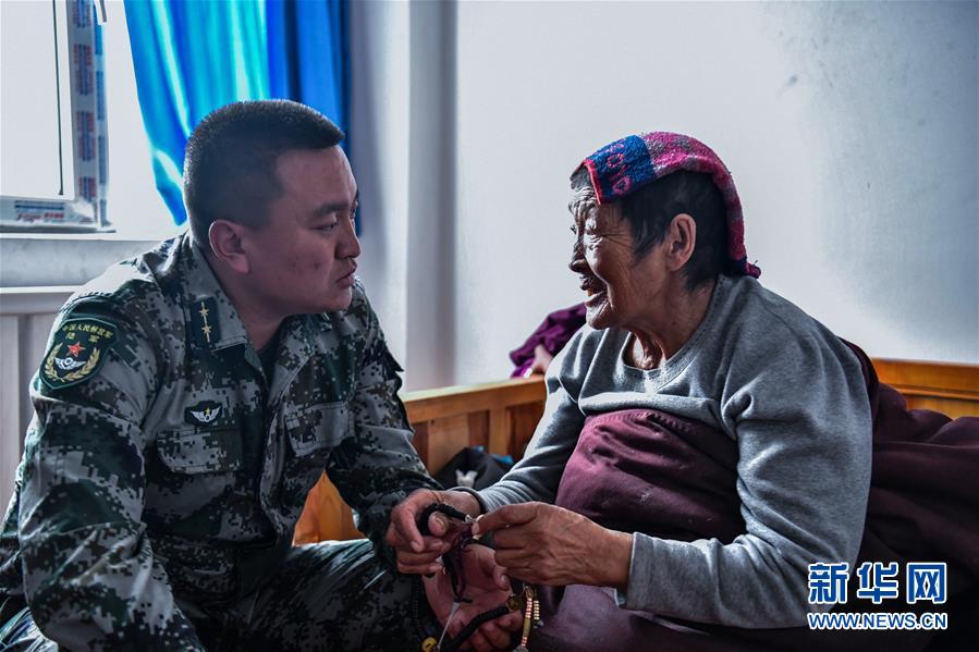 （新華全媒頭條&middot;愛(ài)國(guó)情 奮斗者&middot;圖文互動(dòng)）（8）初心不改 紅心向黨&mdash;&mdash;西部戰(zhàn)區(qū)陸軍某旅玉樹(shù)獨(dú)立騎兵連連長(zhǎng)尼都塔生一家四代跟黨走紀(jì)實(shí)