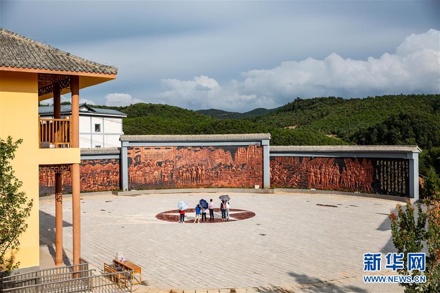 （新華全媒頭條&middot;壯麗70年&middot;奮斗新時(shí)代&mdash;&mdash;記者再走長(zhǎng)征路&middot;圖文互動(dòng)）（2）前進(jìn)，向著光明的方向&mdash;&mdash;尋訪金沙江畔紅色印記