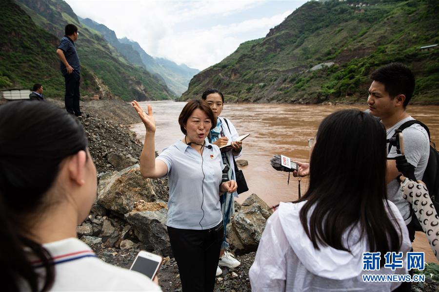 （新華全媒頭條&middot;壯麗70年&middot;奮斗新時(shí)代&mdash;&mdash;記者再走長(zhǎng)征路&middot;圖文互動(dòng)）（6）前進(jìn)，向著光明的方向&mdash;&mdash;尋訪金沙江畔紅色印記