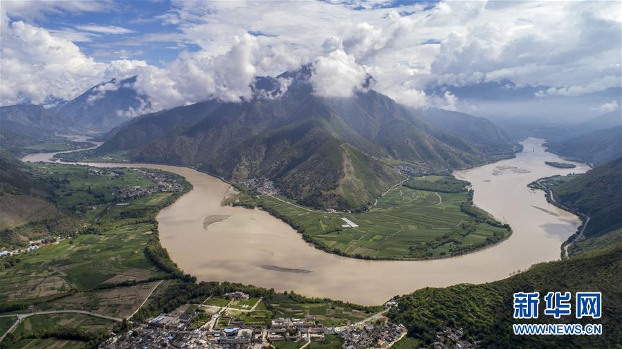 （新華全媒頭條&middot;壯麗70年&middot;奮斗新時(shí)代&mdash;&mdash;記者再走長(zhǎng)征路&middot;圖文互動(dòng)）（10）前進(jìn)，向著光明的方向&mdash;&mdash;尋訪金沙江畔紅色印記