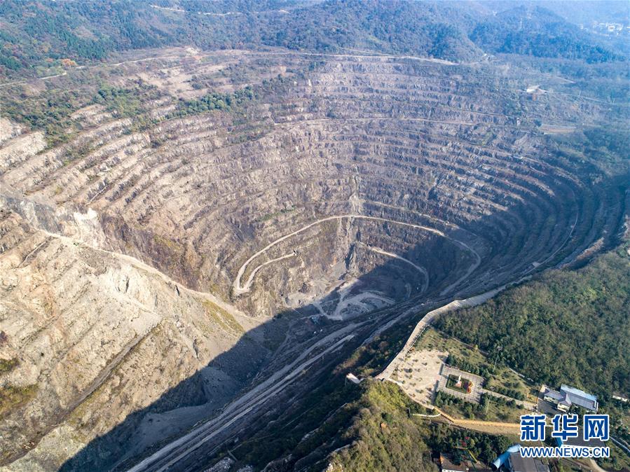 (壯麗70年·奮斗新時代——共和國發(fā)展成就巡禮·圖文互動)(2)潮涌楚天闊——湖北砥礪奮進70年譜寫高質(zhì)量發(fā)展華章