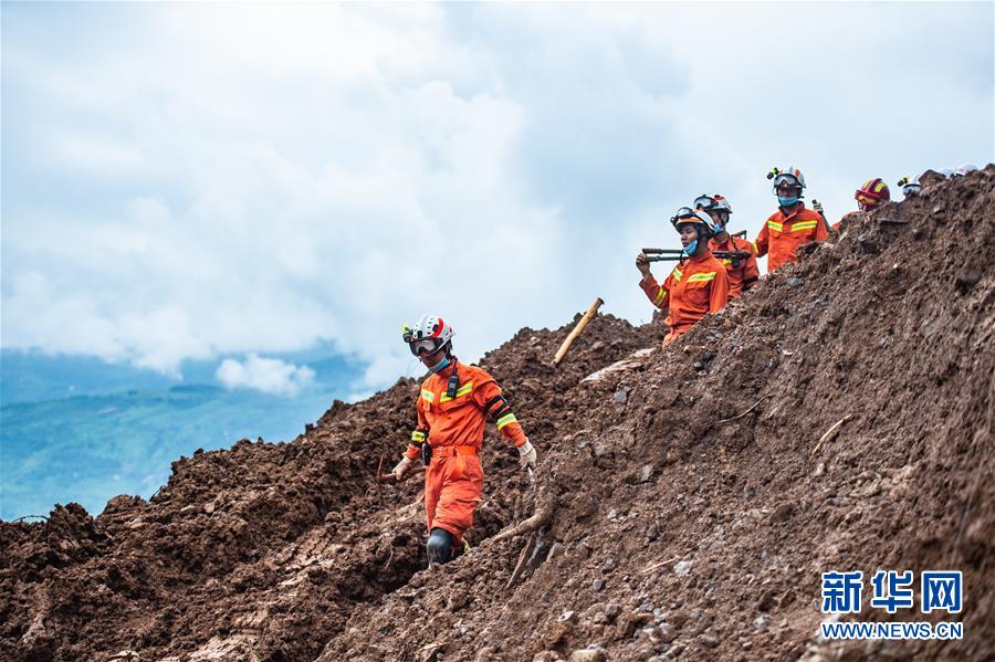 （新華全媒頭條&middot;圖文互動）（3）有一絲希望，就盡百倍努力&mdash;&mdash;貴州水城&ldquo;7&middot;23&rdquo;特大山體滑坡72小時救援紀(jì)實(shí)