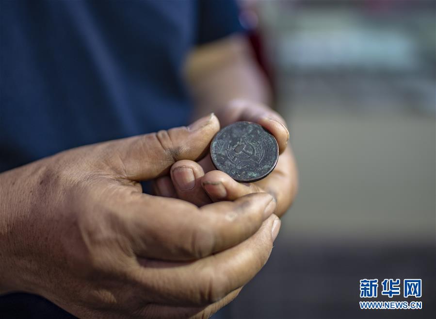 （壯麗70年&middot;奮斗新時(shí)代&mdash;&mdash;記者再走長(zhǎng)征路&middot;圖文互動(dòng)）（4）赤子心紅色情&mdash;&mdash;潘庭宏的紅色收藏之路