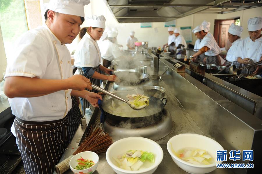 （壯麗70年&middot;奮斗新時(shí)代&mdash;&mdash;共和國發(fā)展成就巡禮&middot;圖文互動）（5）多彩貴州闖新路