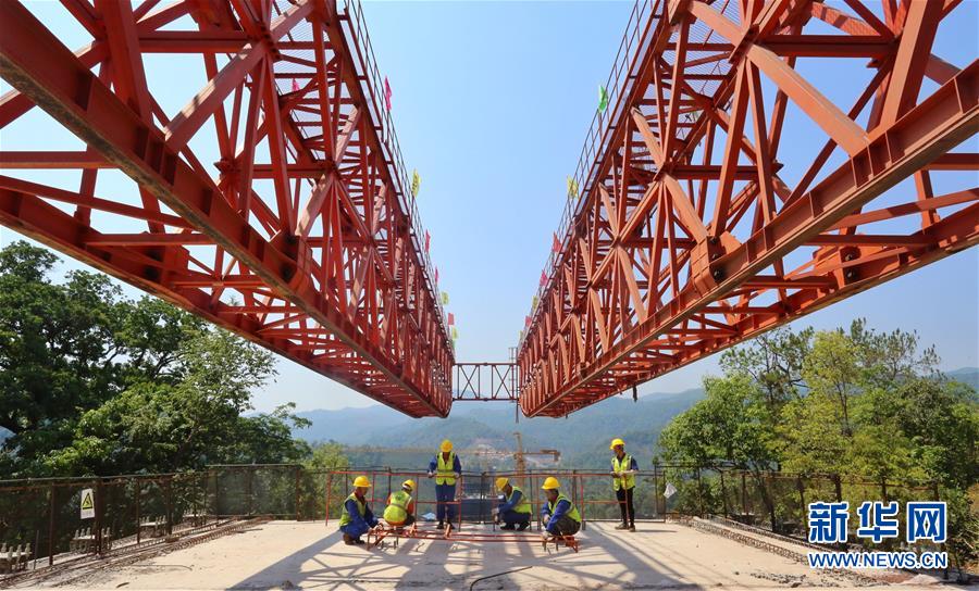 (壯麗70年·奮斗新時(shí)代——共和國(guó)發(fā)展成就巡禮)(3)云嶺彩卷繪 高原氣象新——新中國(guó)成立70年云南發(fā)展巡禮