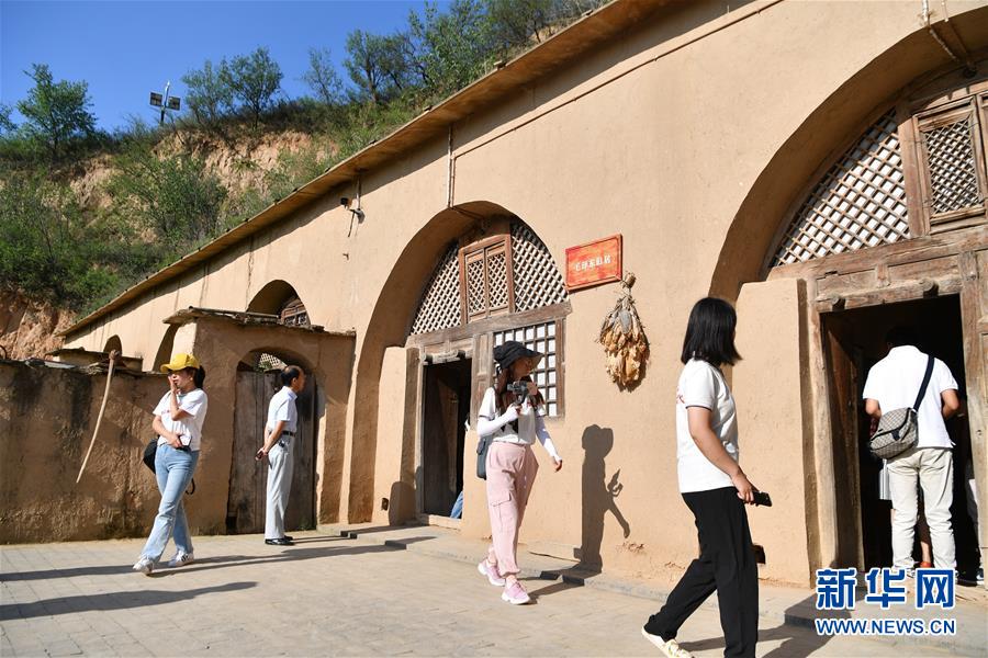 （新華全媒頭條&middot;壯麗70年&middot;奮斗新時(shí)代&mdash;&mdash;記者再走長(zhǎng)征路&middot;圖文互動(dòng)）（9）紅星，從這里照耀中國(guó)&mdash;&mdash;陜北見證中國(guó)革命的歷史轉(zhuǎn)折