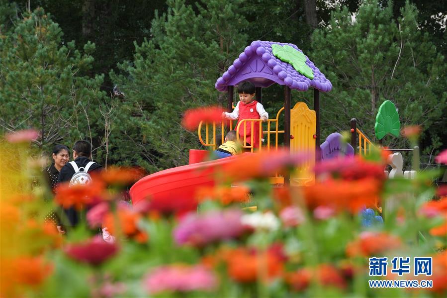 （在習(xí)近平新時代中國特色社會主義思想指引下&mdash;&mdash;新時代新作為新篇章&middot;總書記關(guān)心的百姓身邊事&middot;圖文互動）（8）棚改的溫暖：1億多人&ldquo;出棚進(jìn)樓&rdquo;