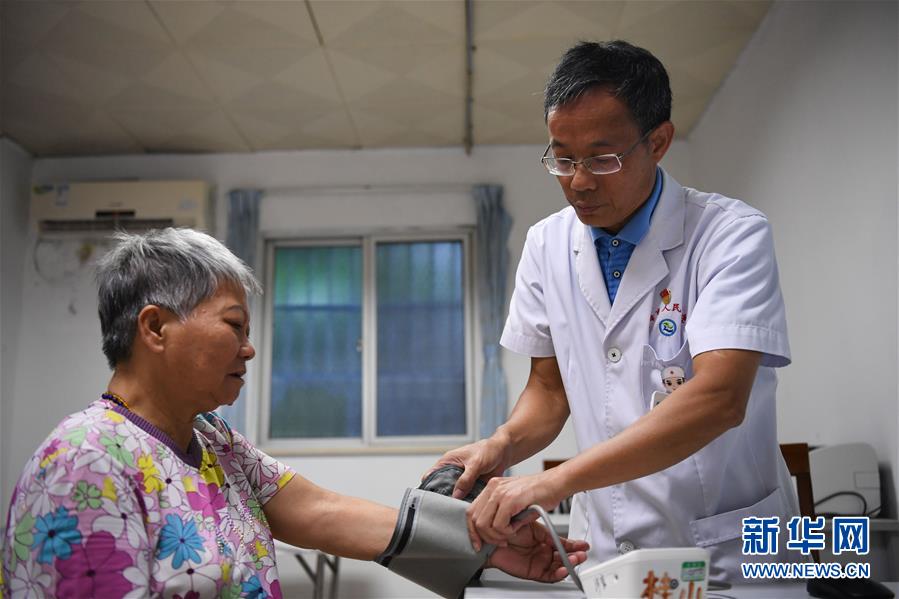 （新華全媒頭條&middot;圖文互動）（3）伶仃洋邊&ldquo;守門&rdquo;人&mdash;&mdash;記堅守海島32年的黨員醫(yī)生王桂湘