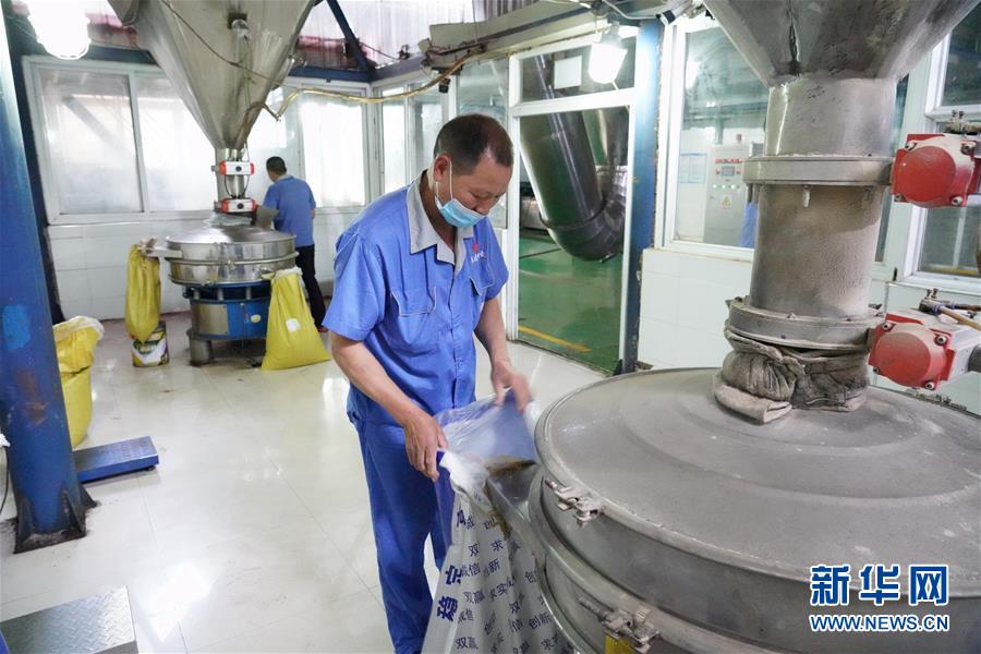 （在習(xí)近平新時(shí)代中國(guó)特色社會(huì)主義思想指引下&mdash;&mdash;新時(shí)代新作為新篇章&middot;總書記關(guān)心的百姓身邊事&middot;圖文互動(dòng)）（2）大污染變身&ldquo;大寶藏&rdquo;：治理畜禽糞污，他們這樣干！