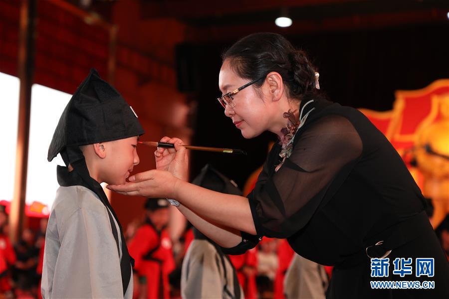 （愛國情 奮斗者&middot;圖文互動）（1）張榮華：立足實業(yè)闖新路