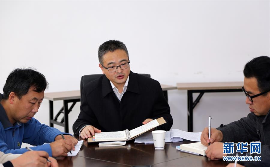 （新華全媒頭條&middot;圖文互動(dòng)）（6）凝聚民族復(fù)興的精神偉力&mdash;&mdash;以習(xí)近平同志為核心的黨中央重視思想道德建設(shè)關(guān)心關(guān)愛(ài)道德模范紀(jì)實(shí)