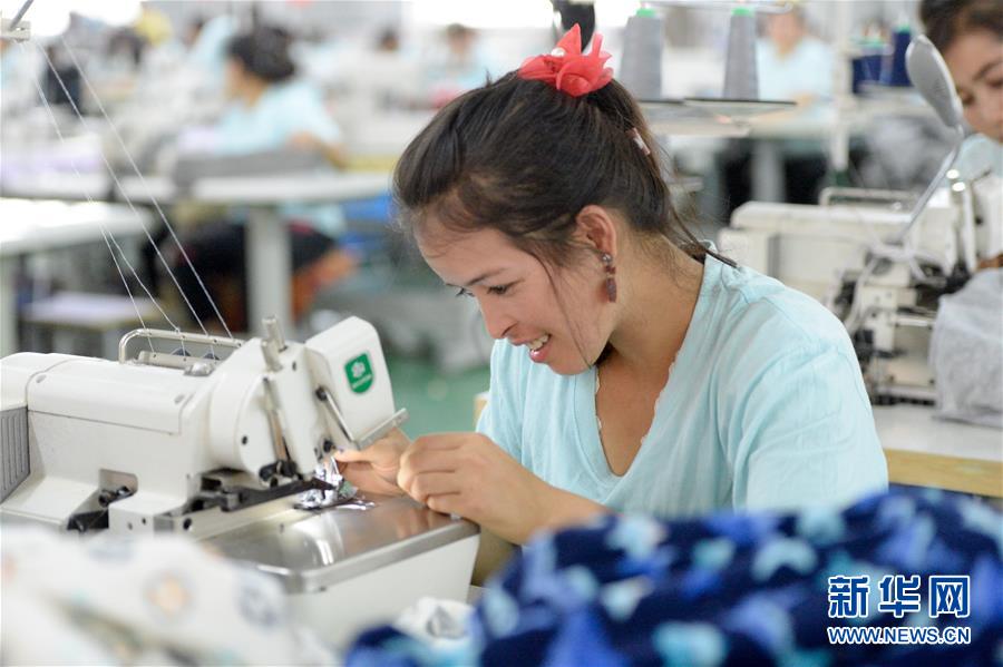 （決戰(zhàn)決勝脫貧攻堅(jiān)&middot;圖文互動）（2）&ldquo;她力量&rdquo;托起南疆脫貧攻堅(jiān)&ldquo;新引擎&rdquo;