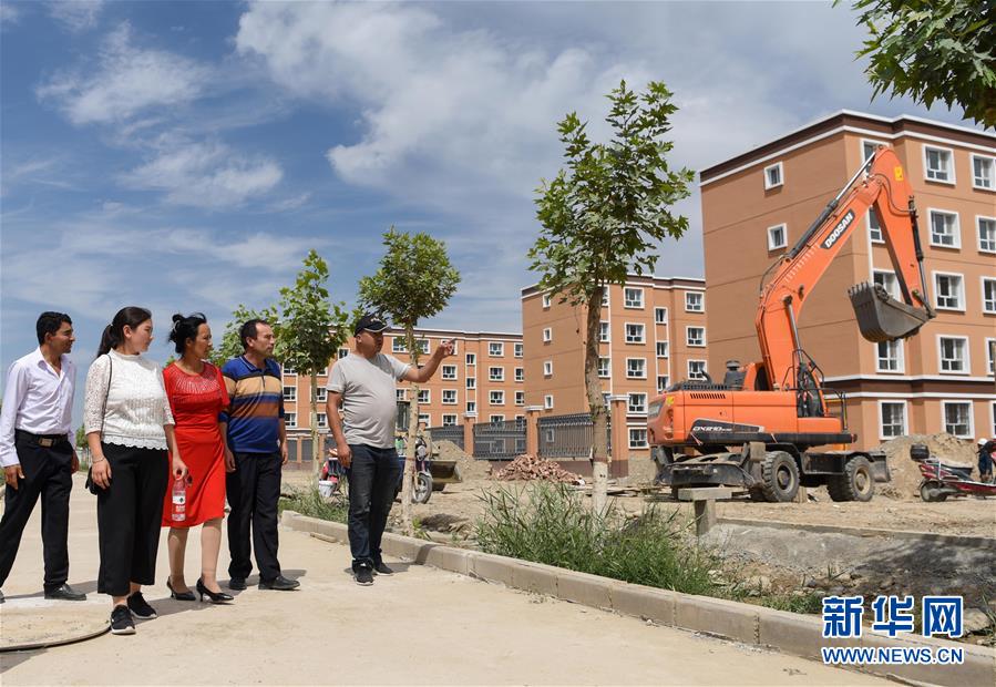 (決戰(zhàn)決勝脫貧攻堅·圖文互動)(1)拋在舊鄉(xiāng)的“火墻”——新疆易地扶貧搬遷安置點見聞