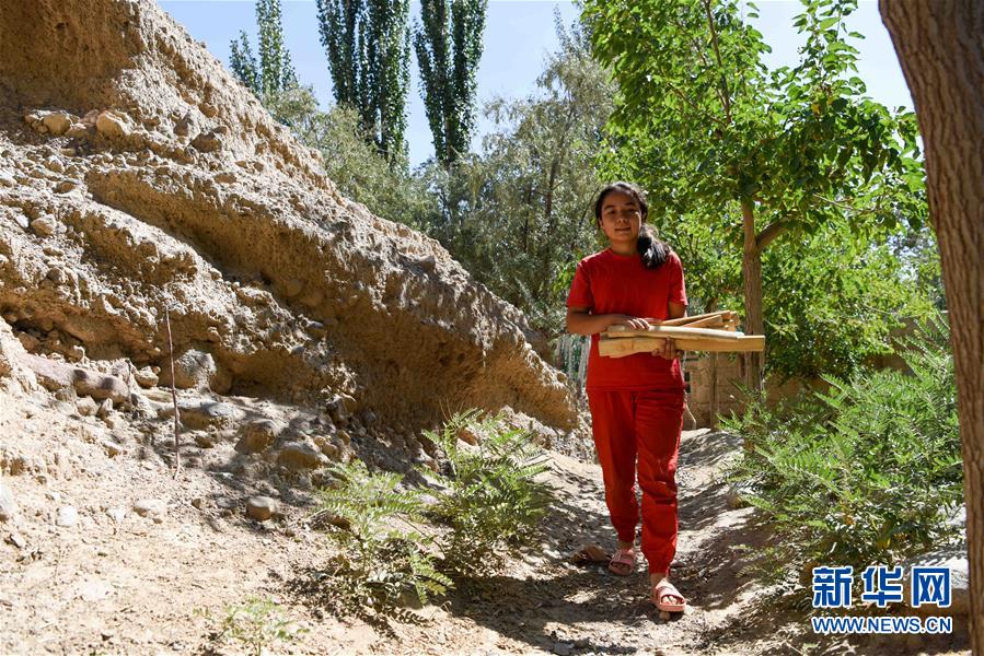 （決戰(zhàn)決勝脫貧攻堅&middot;圖文互動）（5）拋在舊鄉(xiāng)的&ldquo;火墻&rdquo;&mdash;&mdash;新疆易地扶貧搬遷安置點見聞