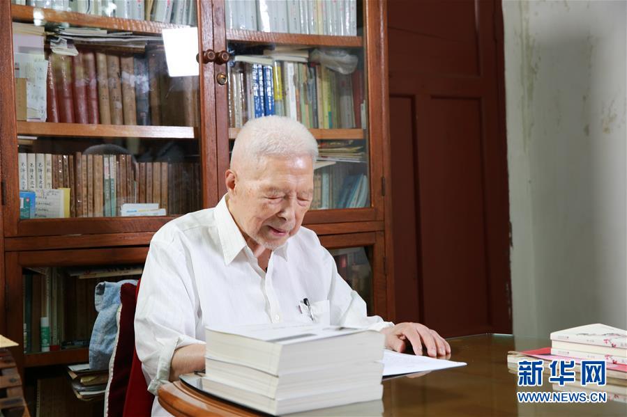 （愛國情 奮斗者&middot;圖文互動）（1）一生&ldquo;讀&rdquo;一書 照亮前行路&mdash;&mdash;記2018年&ldquo;世界馬克思經(jīng)濟學(xué)獎&rdquo;獲得者陳征