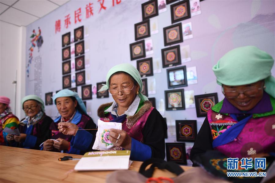 （集中連片特困地區(qū)貧困村調(diào)研行&middot;圖文互動）（3）搬下山天地寬　真脫貧笑開顏&mdash;&mdash;青?；ブ磷遄灾慰h班彥村脫貧調(diào)查 