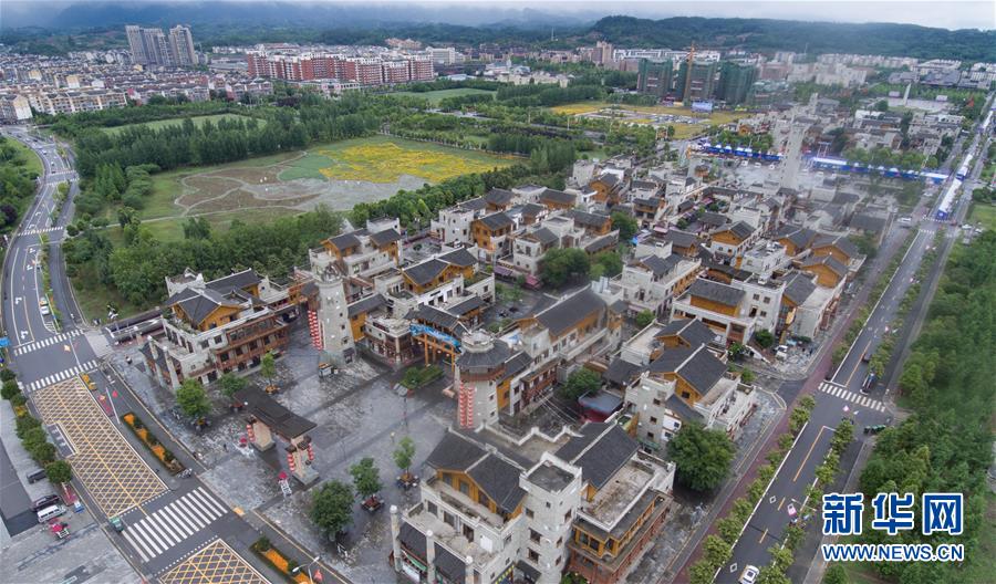 （新華全媒頭條&middot;圖文互動）（12）讓各民族手足相親守望相助&mdash;&mdash;以習(xí)近平同志為核心的黨中央關(guān)心少數(shù)民族和民族工作紀(jì)實