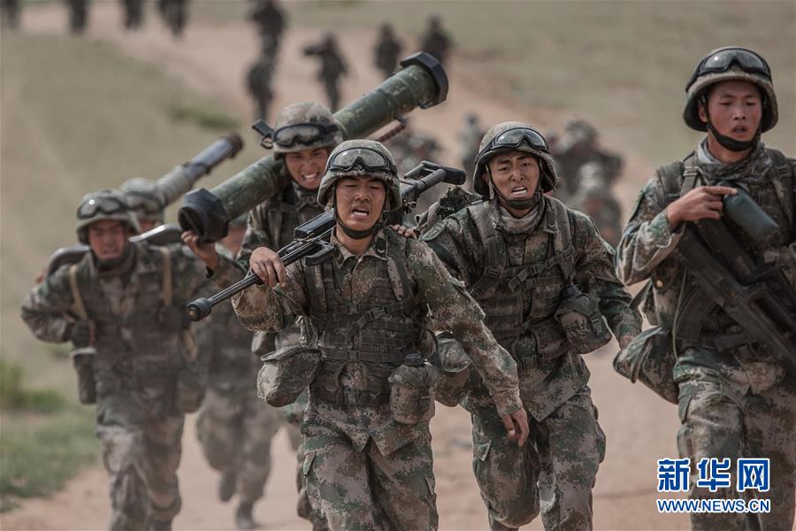 （新華全媒頭條&middot;圖文互動(dòng)）（13）沿著中國(guó)特色強(qiáng)軍之路闊步前進(jìn)&mdash;&mdash;黨中央、中央軍委領(lǐng)導(dǎo)推進(jìn)國(guó)防和軍隊(duì)建設(shè)70年紀(jì)實(shí)