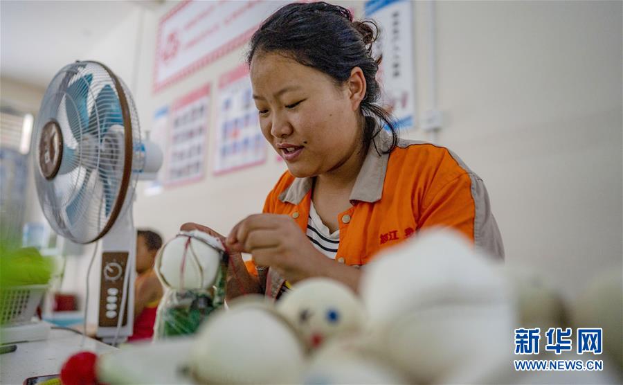 （新華全媒頭條&middot;決戰(zhàn)決勝脫貧攻堅(jiān)&middot;圖文互動(dòng)）（8）為了人與自然和諧共生&mdash;&mdash;云南&ldquo;三江并流&rdquo;地區(qū)決戰(zhàn)精準(zhǔn)脫貧的&ldquo;生態(tài)畫(huà)卷&rdquo;