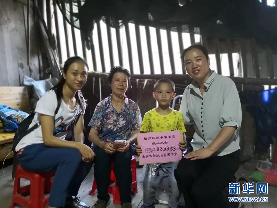 （圖文互動）（3）&ldquo;擔起山里娃沉甸甸的夢想&rdquo;&mdash;&mdash;記廣西大石山區(qū)小學教師蒙曉梅