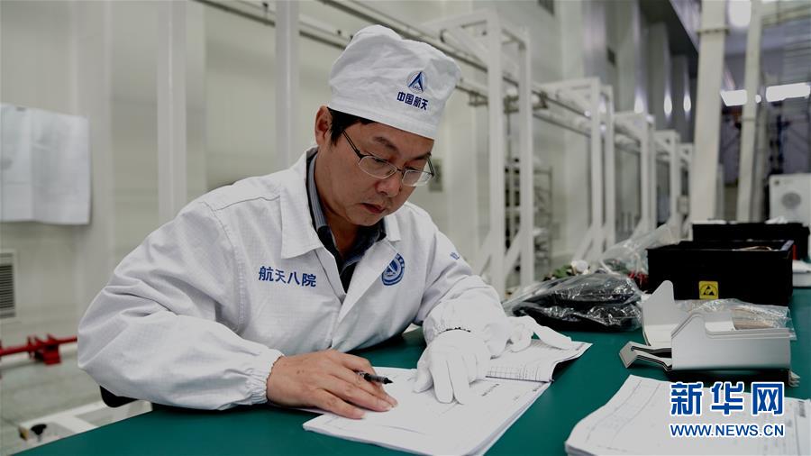 （德耀中華&middot;圖文互動(dòng)）（2）王曙群：&ldquo;腳踏實(shí)地、仰望星空&rdquo;的大國工匠