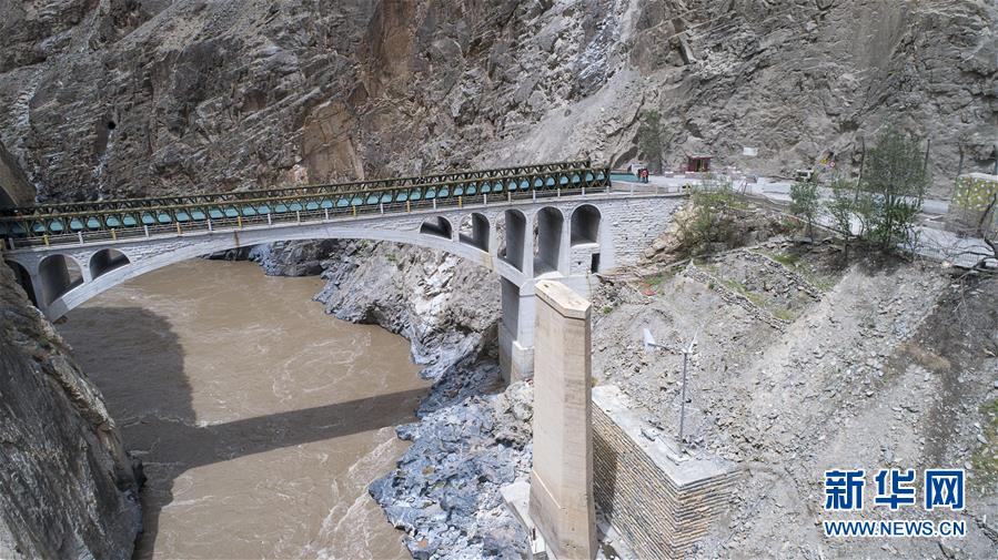 （新華全媒頭條&middot;圖文互動(dòng)）（1）沒(méi)有終結(jié)的尋找&mdash;&mdash;追尋川藏公路上的一位無(wú)名烈士