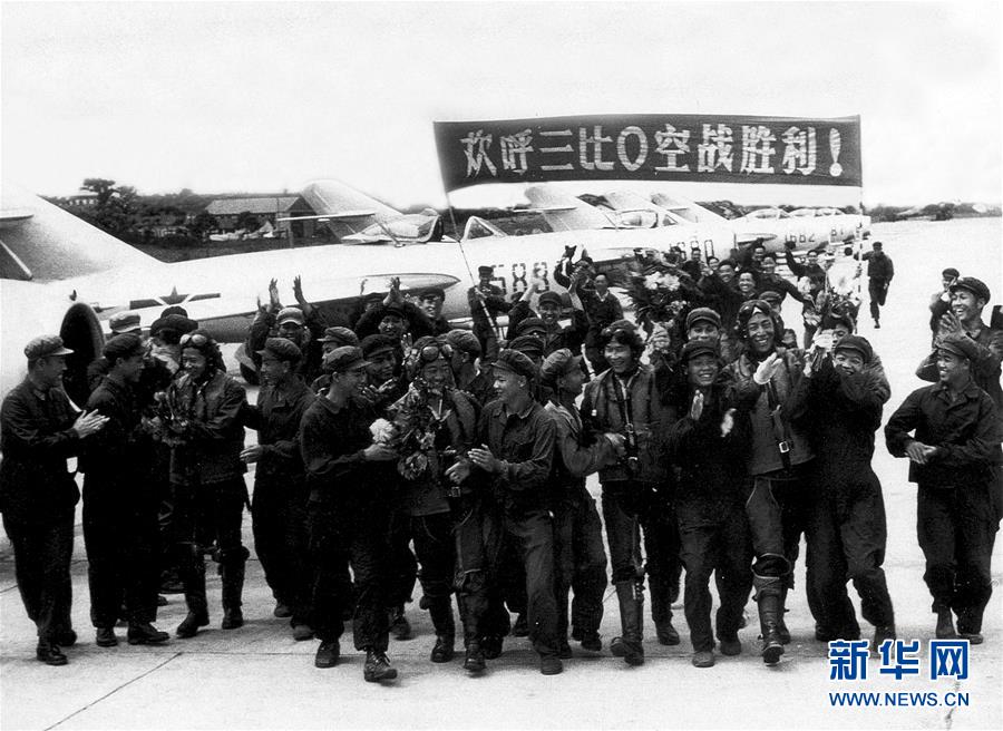（新華全媒頭條&middot;人民空軍70年&middot;圖文互動）（4）陽光照耀奮飛的航程&mdash;&mdash;黨中央、中央軍委和習主席關(guān)心人民空軍建設(shè)發(fā)展紀實