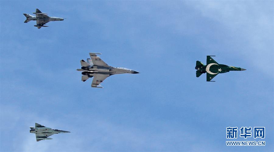 （新華全媒頭條&middot;人民空軍70年&middot;圖文互動）（8）陽光照耀奮飛的航程&mdash;&mdash;黨中央、中央軍委和習主席關(guān)心人民空軍建設(shè)發(fā)展紀實