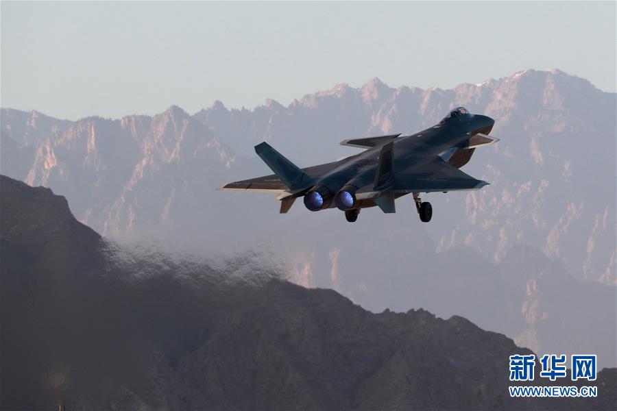 （新華全媒頭條&middot;人民空軍70年&middot;圖文互動）（14）陽光照耀奮飛的航程&mdash;&mdash;黨中央、中央軍委和習主席關(guān)心人民空軍建設(shè)發(fā)展紀實