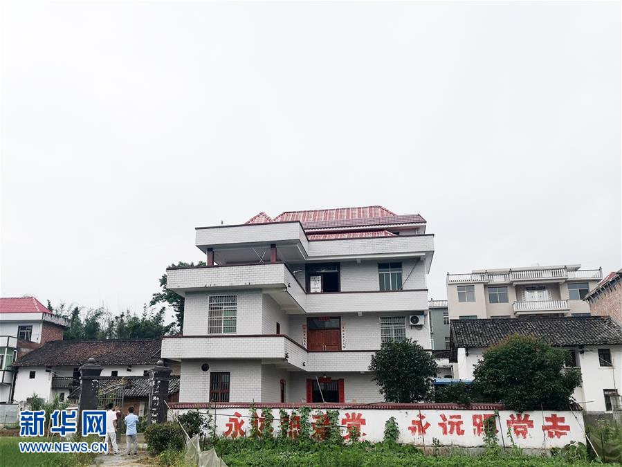 (新華全媒頭條·圖文互動(dòng))(5)守望80年的土房 永恒不變的初心——贛南蘇區(qū)曹承鳳家“三棟房”記事