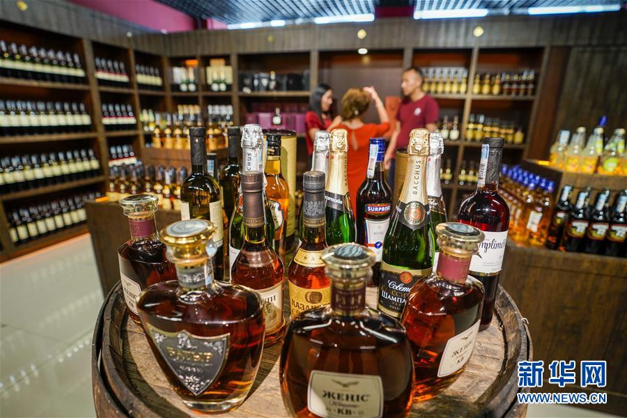 （在習(xí)近平新時代中國特色社會主義思想指引下&mdash;&mdash;新時代新作為新篇章&middot;總書記關(guān)切開放事&middot;圖文互動）（4）開放，讓迢迢邊關(guān)擁有穩(wěn)穩(wěn)幸福&mdash;&mdash;來自內(nèi)陸沿邊開放小城的故事