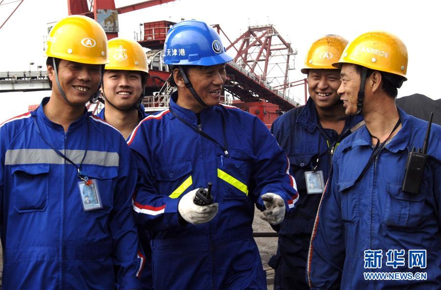 （愛國情 奮斗者&middot;圖文互動）（3）錨定無悔奮進的航向&mdash;&mdash;記港口創(chuàng)新路上的&ldquo;藍領(lǐng)專家&rdquo;孔祥瑞