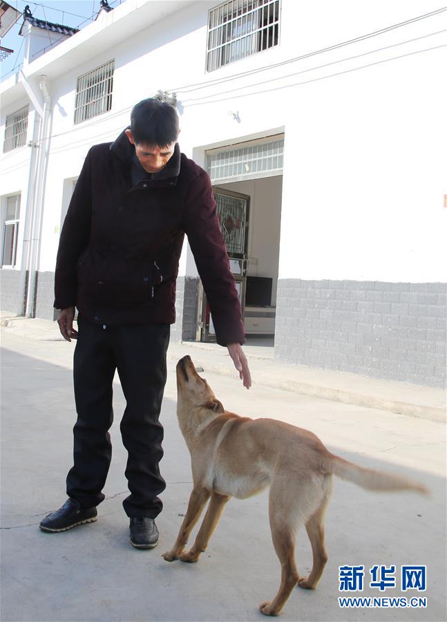 （四中全會精神在基層&middot;圖文互動）（1）記者手記：兩腳沾地，深切感悟什么叫&ldquo;以人民為中心&rdquo;