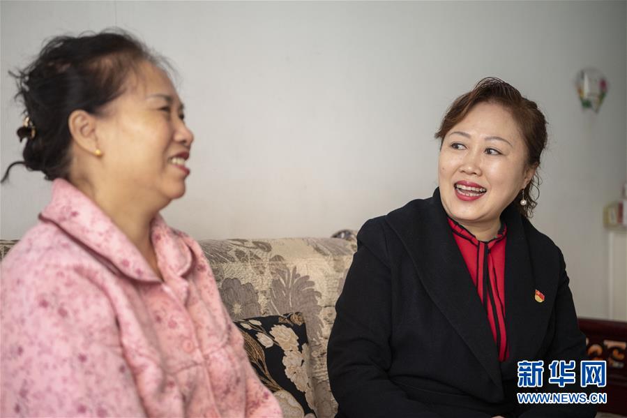 （愛(ài)國(guó)情 奮斗者&middot;圖文互動(dòng)）（1）任紅梅：陽(yáng)泉段南溝社區(qū)居民的&ldquo;貼心人&rdquo;