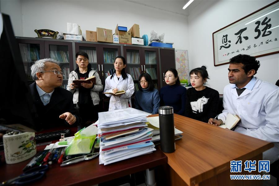 （在習(xí)近平新時(shí)代中國(guó)特色社會(huì)主義思想指引下&mdash;&mdash;新時(shí)代新作為新篇章&middot;總書(shū)記關(guān)切開(kāi)放事&middot;圖文互動(dòng)）（1）來(lái)中國(guó)&ldquo;學(xué)種地&rdquo;的&ldquo;洋學(xué)生&rdquo;